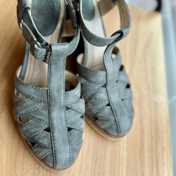 frye gray maye fisherman wedge sandals size 7.5 - Picture 10 of 11